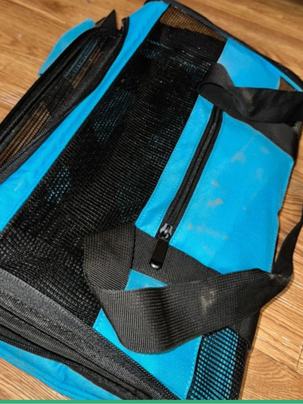 “Like New”. Excellent Condition! Foldable Blue Small Cat/Dog Pet Carrier.
